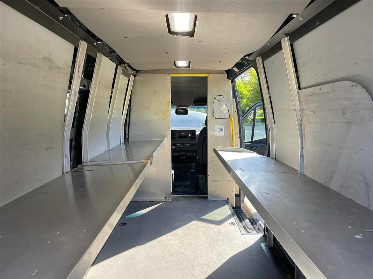 Mercedes-Benz Sprinter Van 2500 High Roof V6 170" RWD 2019