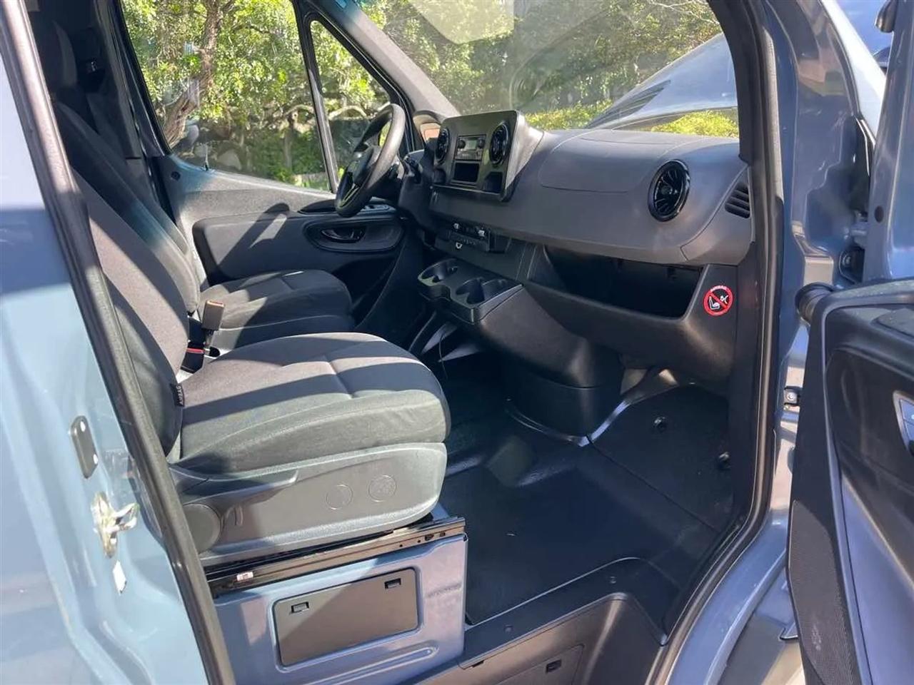 Mercedes-Benz Sprinter Van 2500 High Roof V6 170" RWD 2019