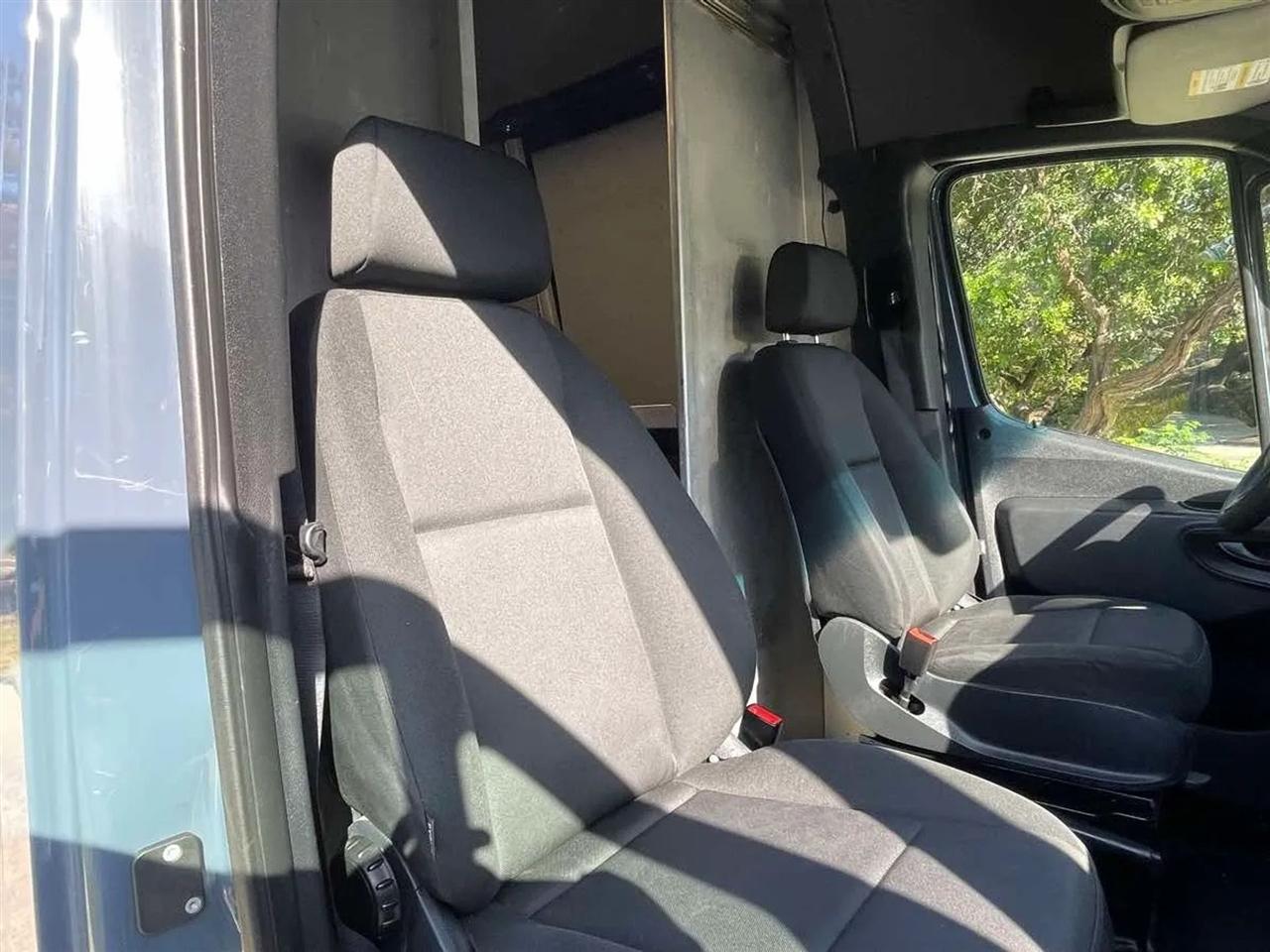 Mercedes-Benz Sprinter Van 2500 High Roof V6 170" RWD 2019