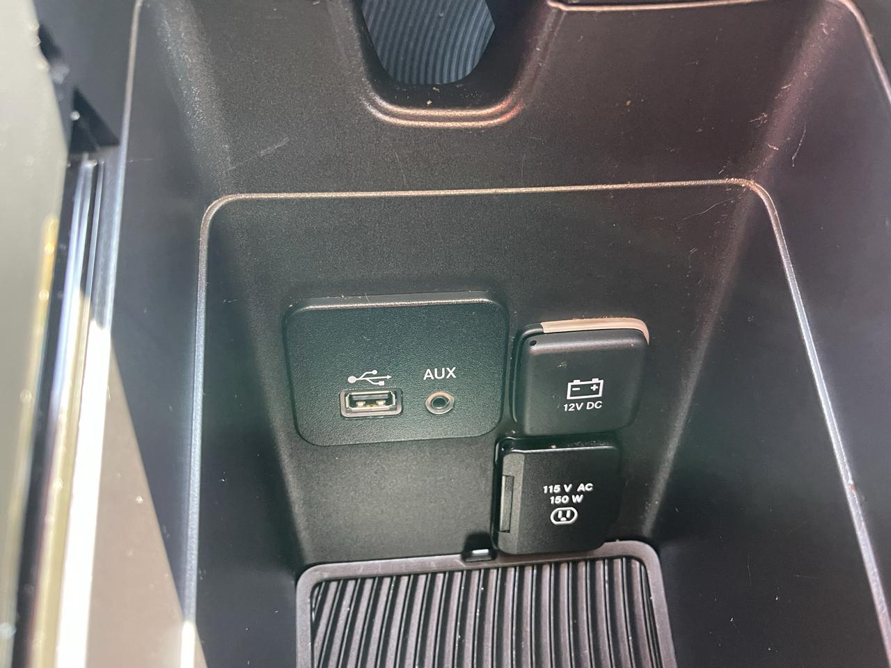Chrysler 200 4dr Sdn C AWD 2015
