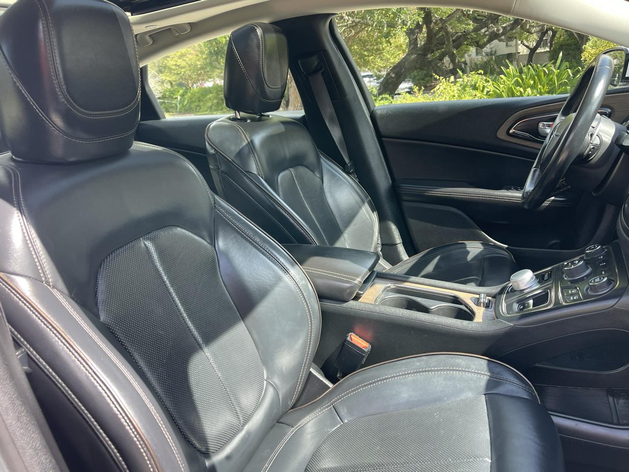 Chrysler 200 4dr Sdn C AWD 2015
