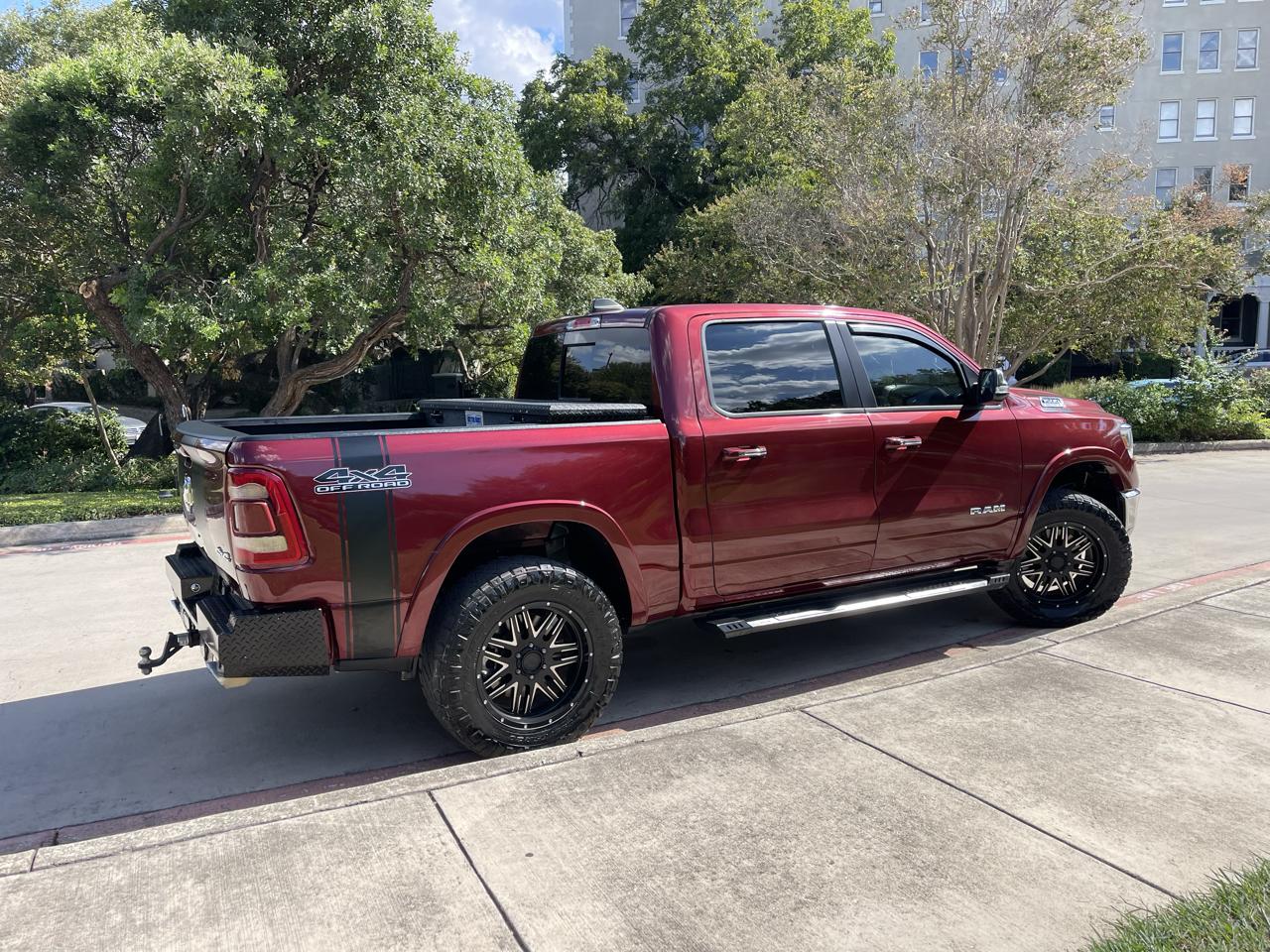 RAM 1500 Laramie 4x4 Crew Cab 5'7" Box 2022