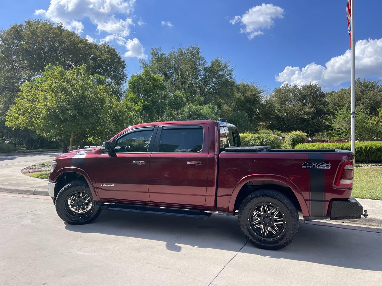 RAM 1500 Laramie 4x4 Crew Cab 5'7" Box 2022