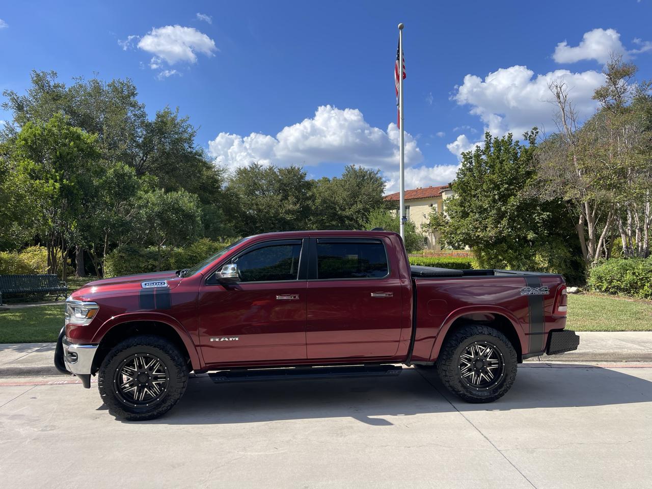 RAM 1500 Laramie 4x4 Crew Cab 5'7" Box 2022