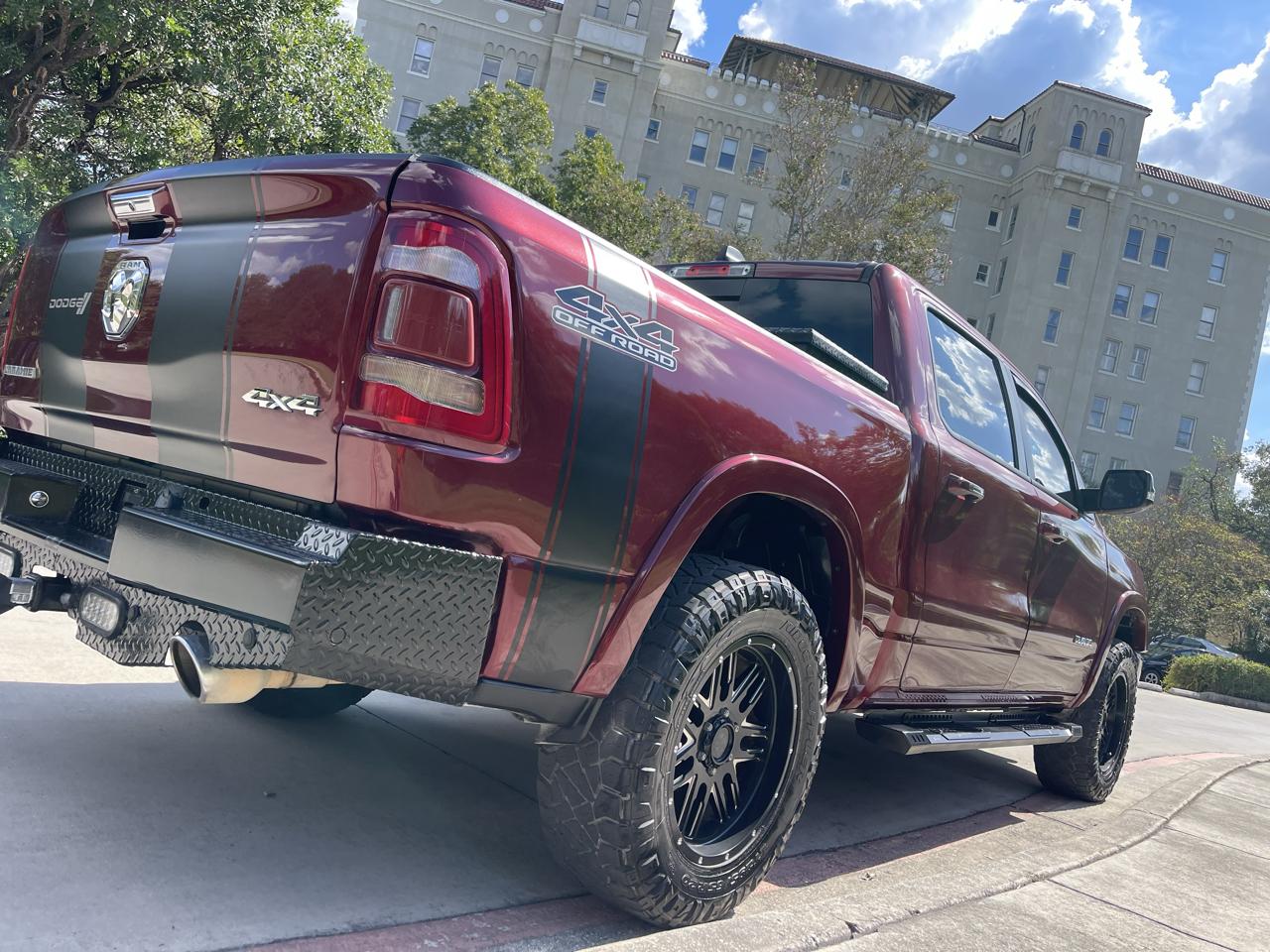 RAM 1500 Laramie 4x4 Crew Cab 5'7" Box 2022