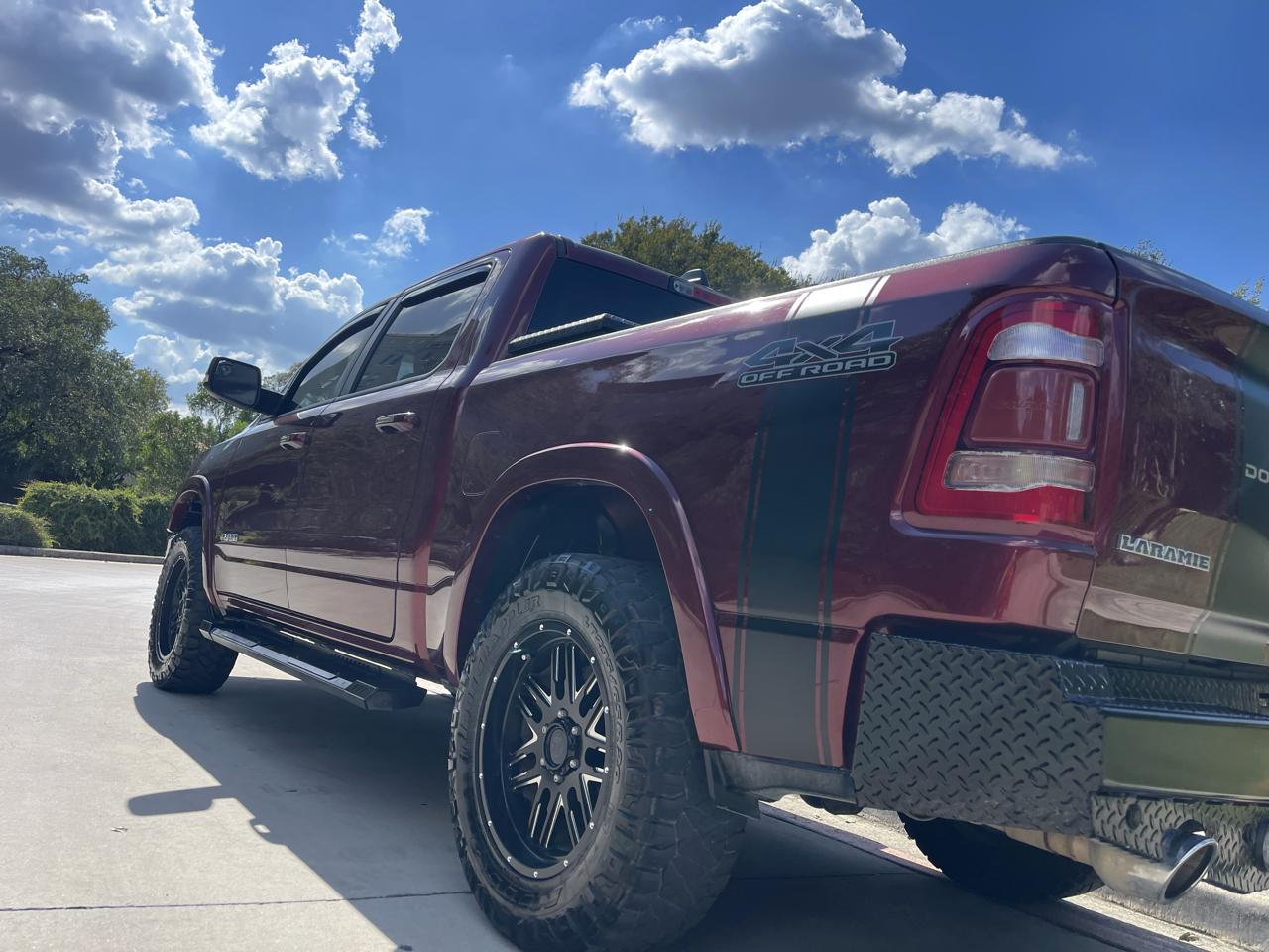 RAM 1500 Laramie 4x4 Crew Cab 5'7" Box 2022