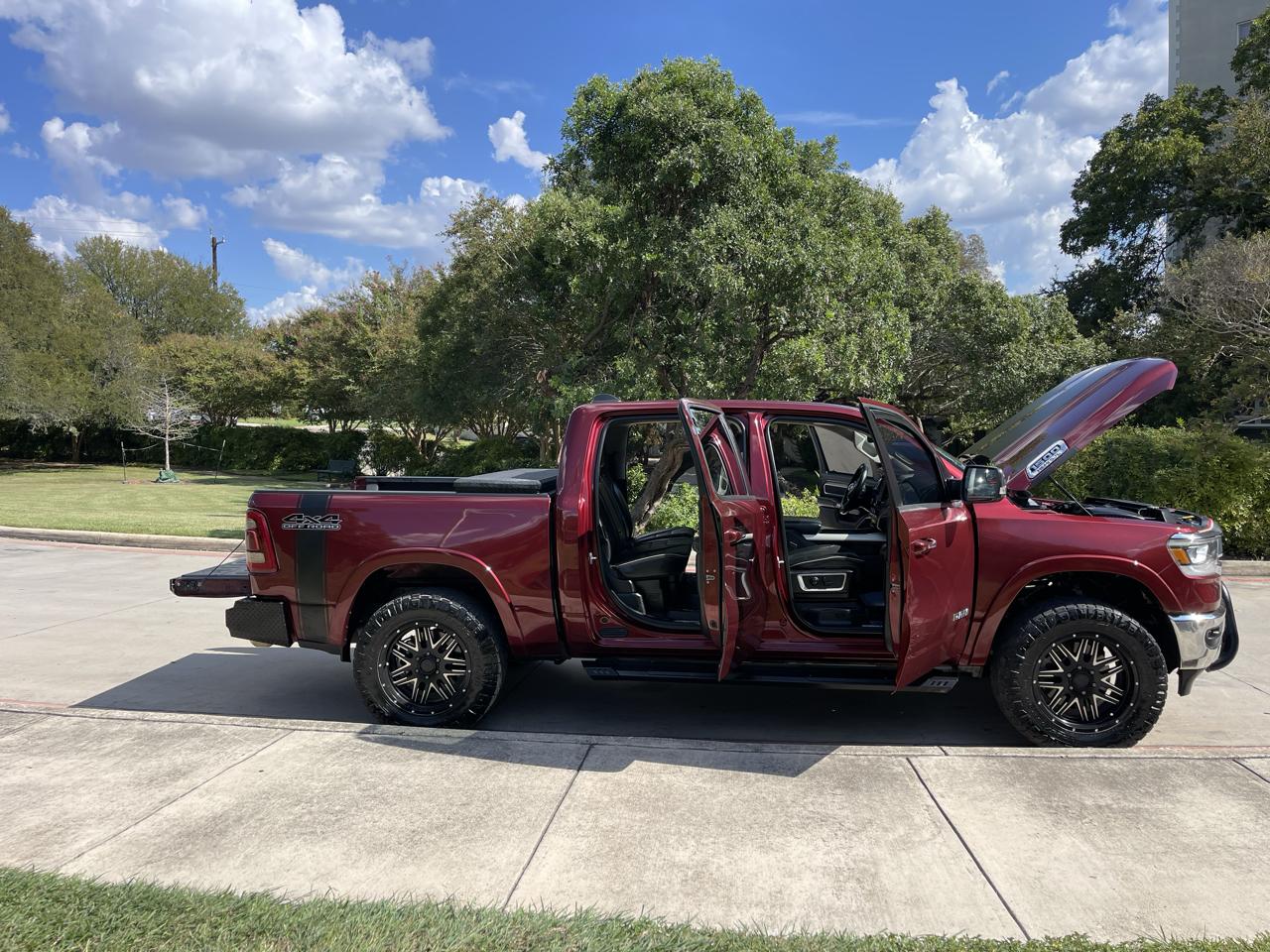 RAM 1500 Laramie 4x4 Crew Cab 5'7" Box 2022