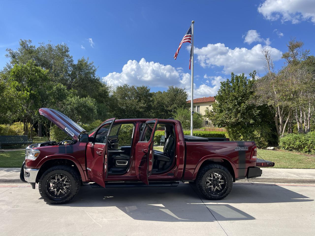 RAM 1500 Laramie 4x4 Crew Cab 5'7" Box 2022
