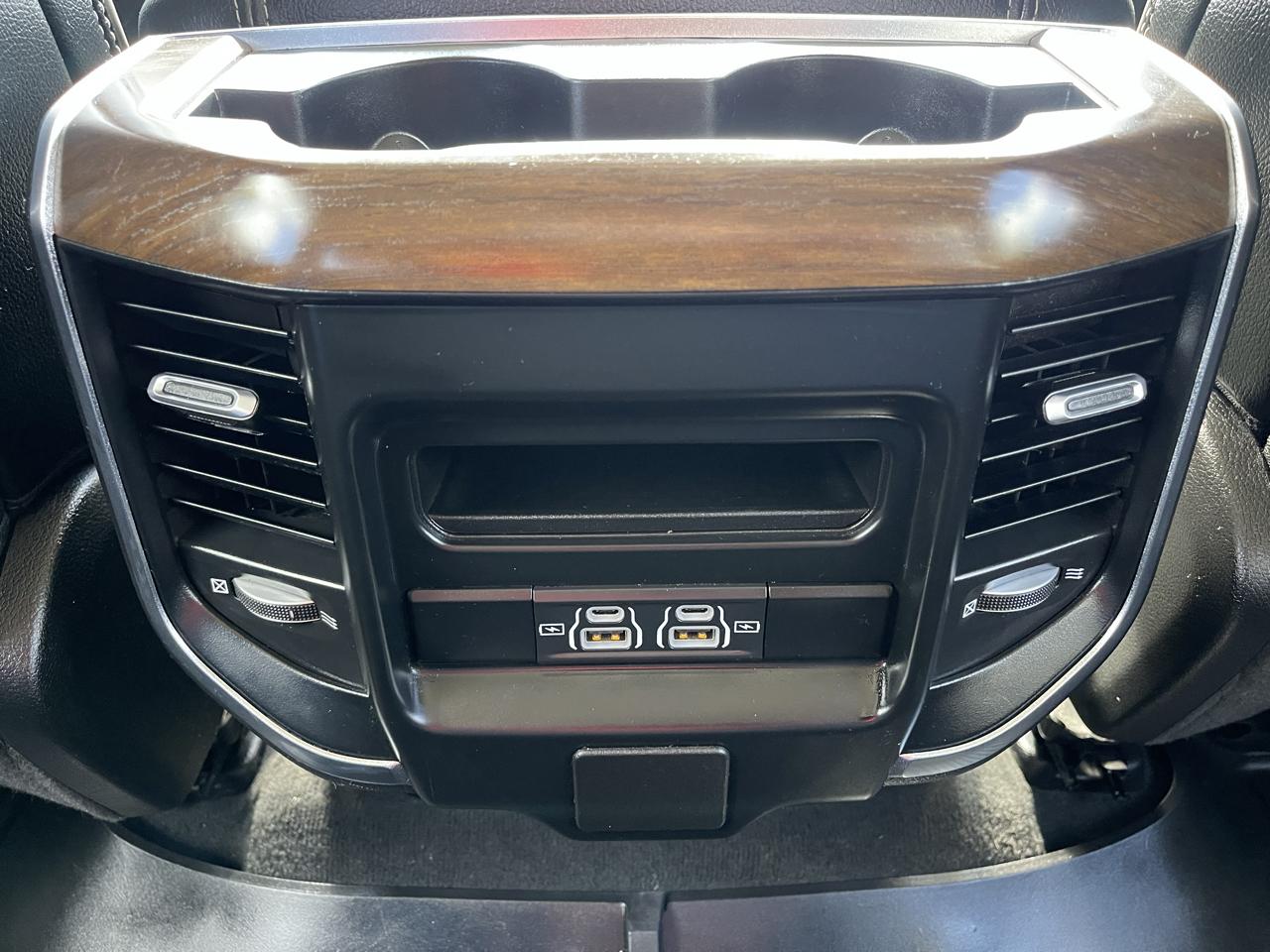 RAM 1500 Laramie 4x4 Crew Cab 5'7" Box 2022