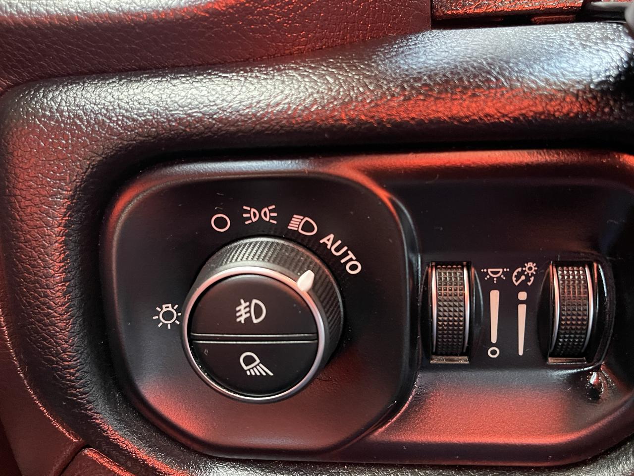RAM 1500 Laramie 4x4 Crew Cab 5'7" Box 2022