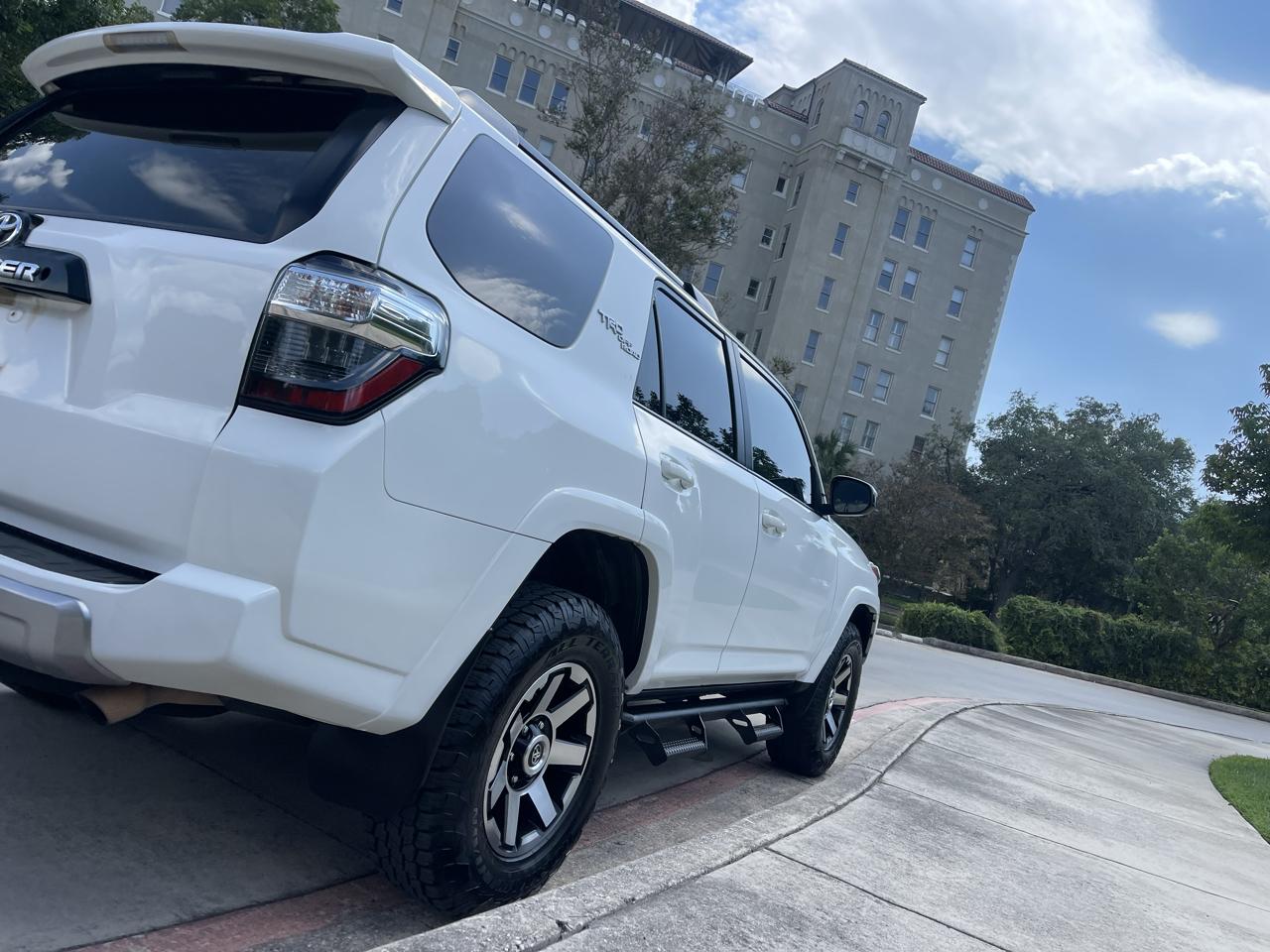 Toyota 4Runner SR5 4WD (Natl) 2020