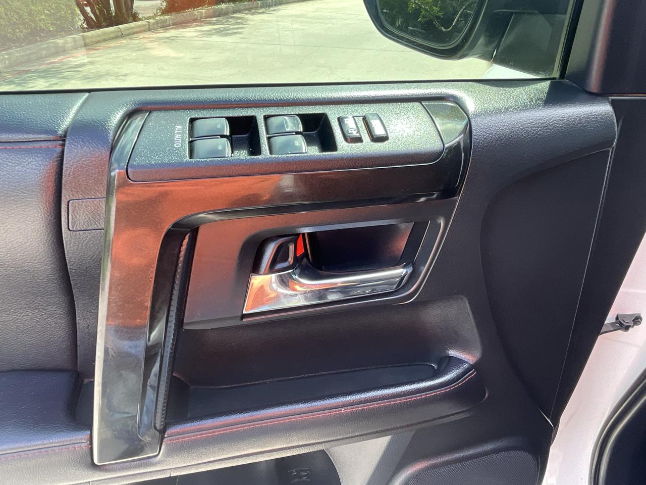 Toyota 4Runner SR5 4WD (Natl) 2020