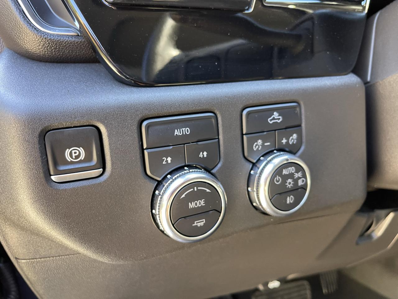 GMC Sierra 1500 4WD Crew Cab 147" Elevation w/3SB 2024