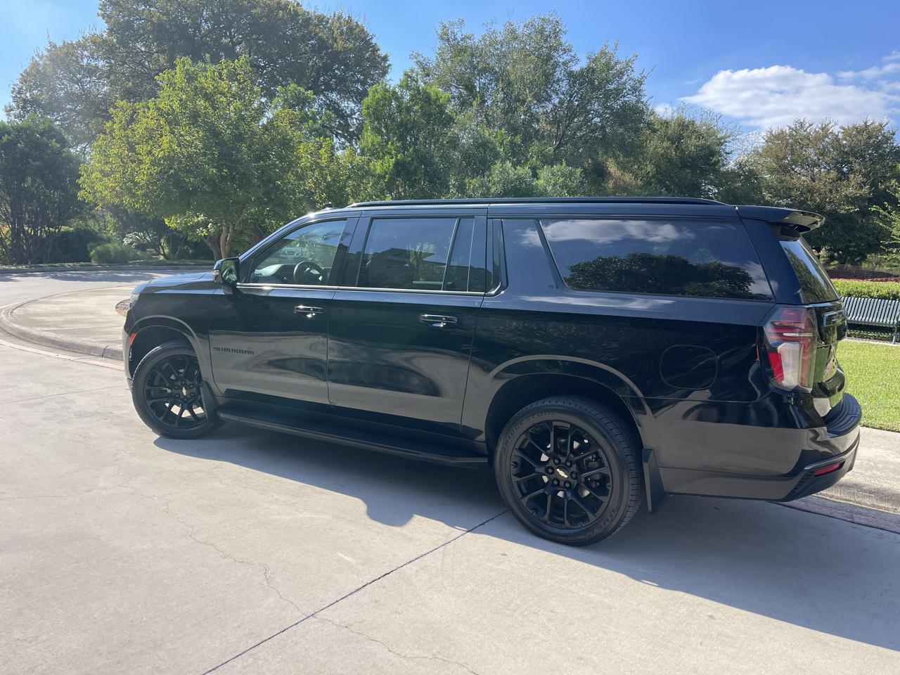 Chevrolet Suburban 4WD 4dr RST 2022