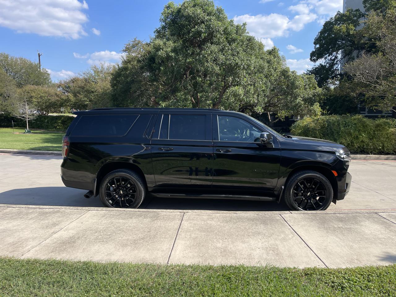 Chevrolet Suburban 4WD 4dr RST 2022