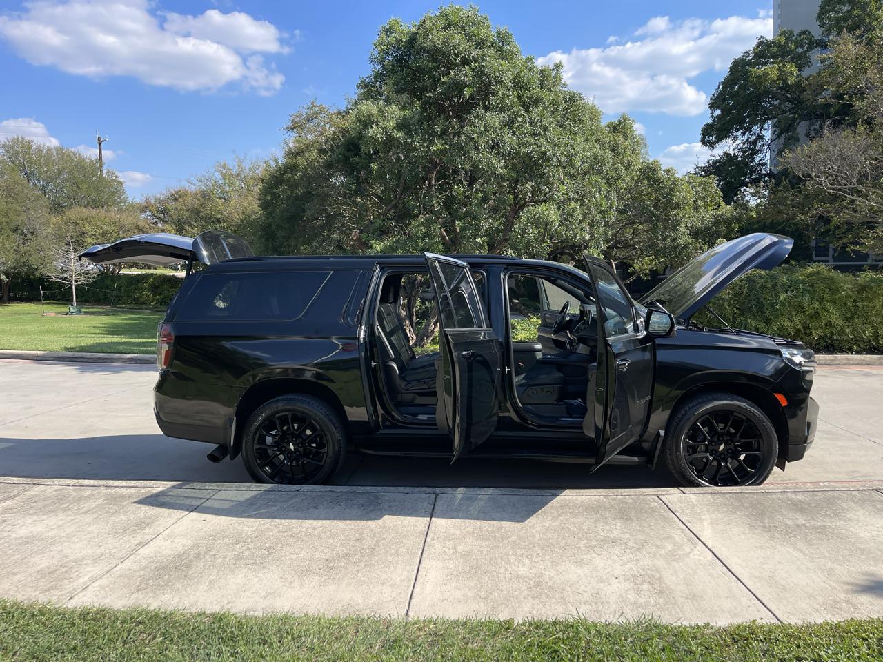 Chevrolet Suburban 4WD 4dr RST 2022