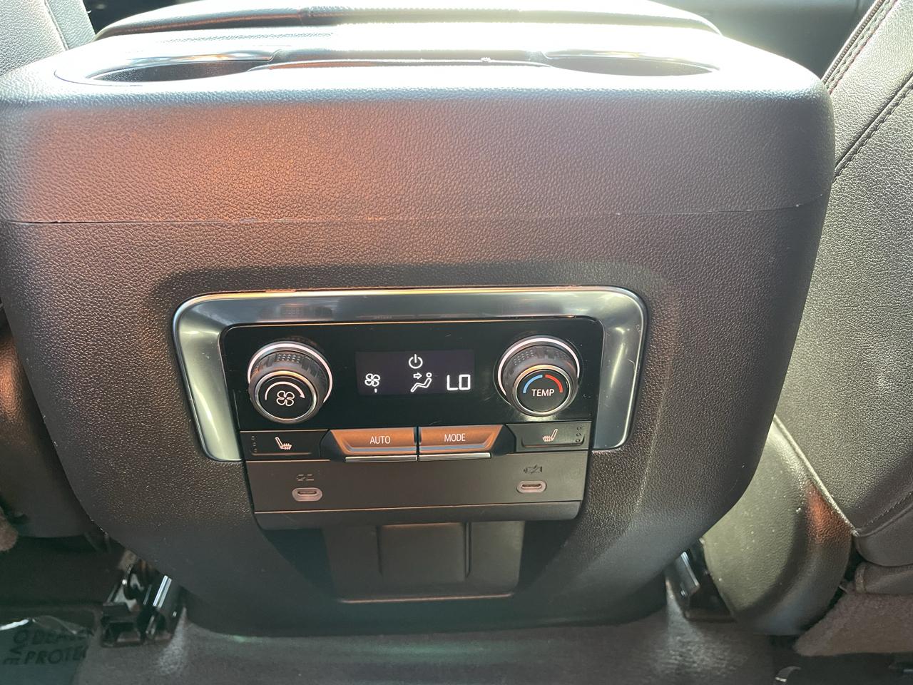Chevrolet Suburban 4WD 4dr RST 2022