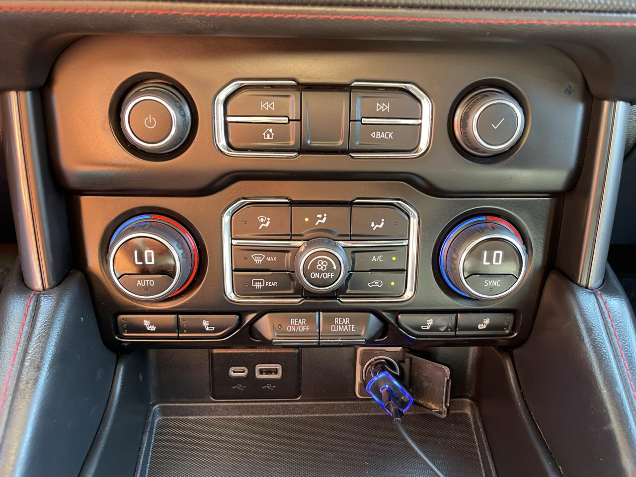 Chevrolet Suburban 4WD 4dr RST 2022