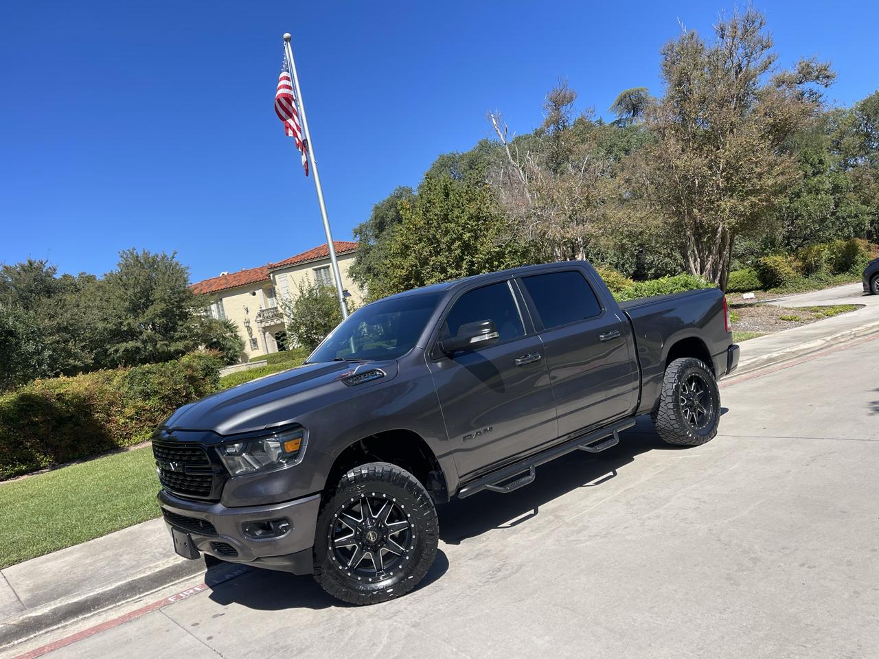 RAM 1500 Lone Star 4x4 Crew Cab 5'7" Box 2022