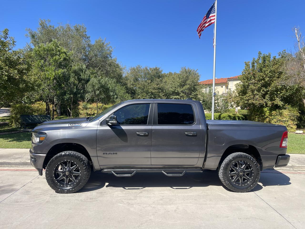 RAM 1500 Lone Star 4x4 Crew Cab 5'7" Box 2022