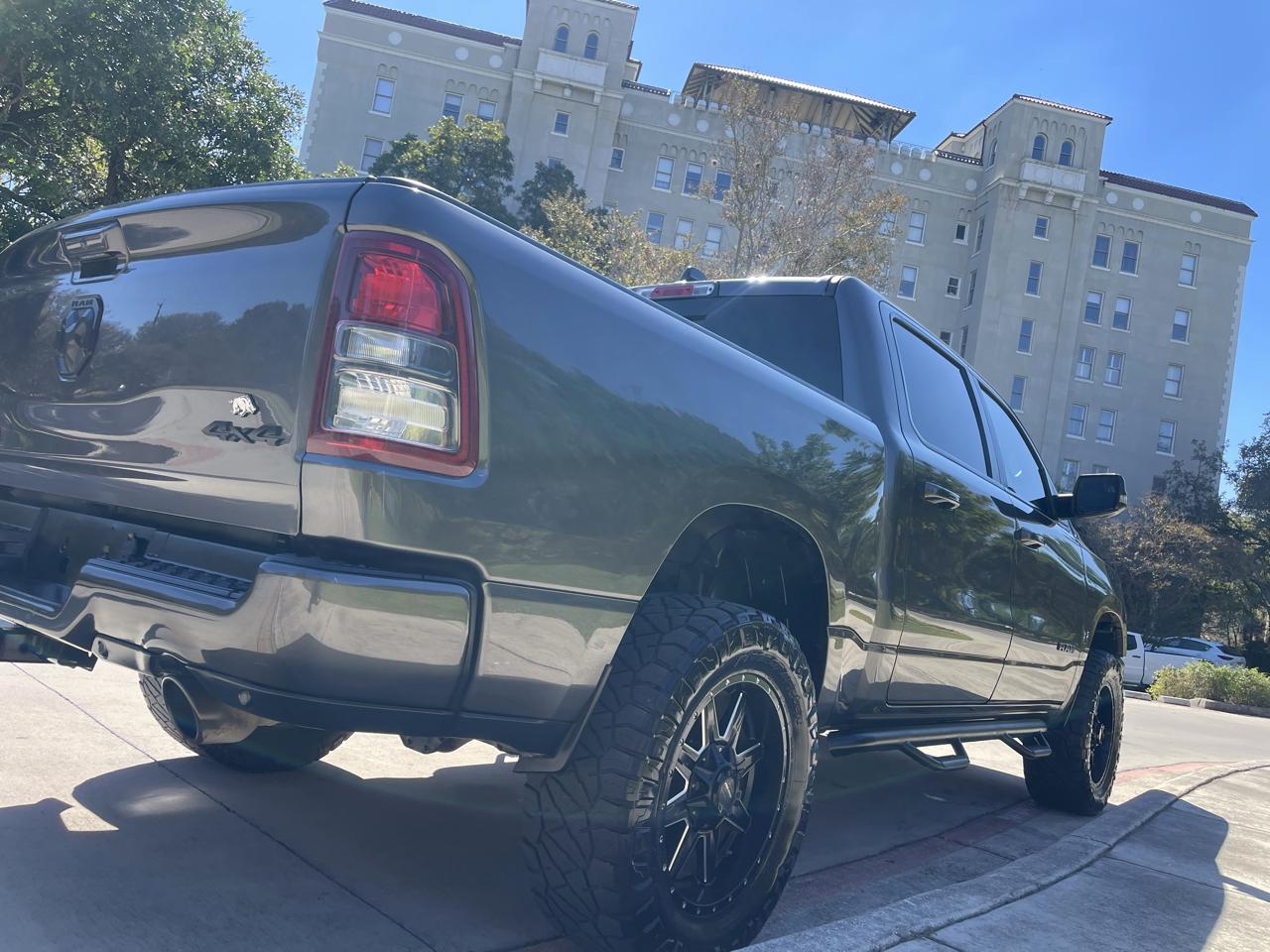 RAM 1500 Lone Star 4x4 Crew Cab 5'7" Box 2022