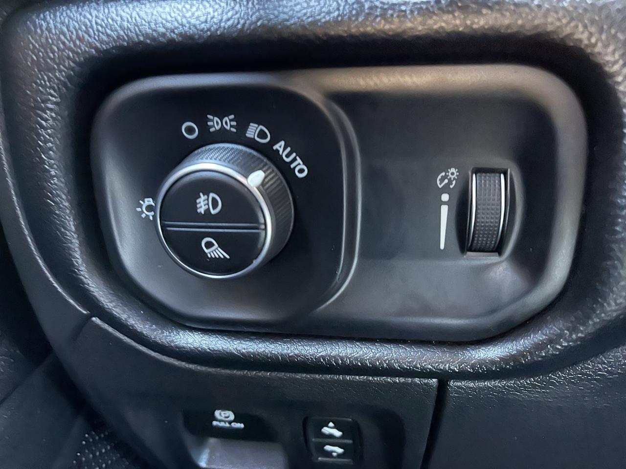 RAM 1500 Lone Star 4x4 Crew Cab 5'7" Box 2022