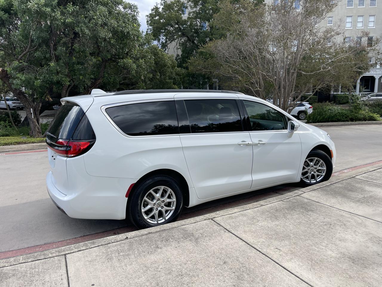 Chrysler Pacifica Touring L FWD 2022