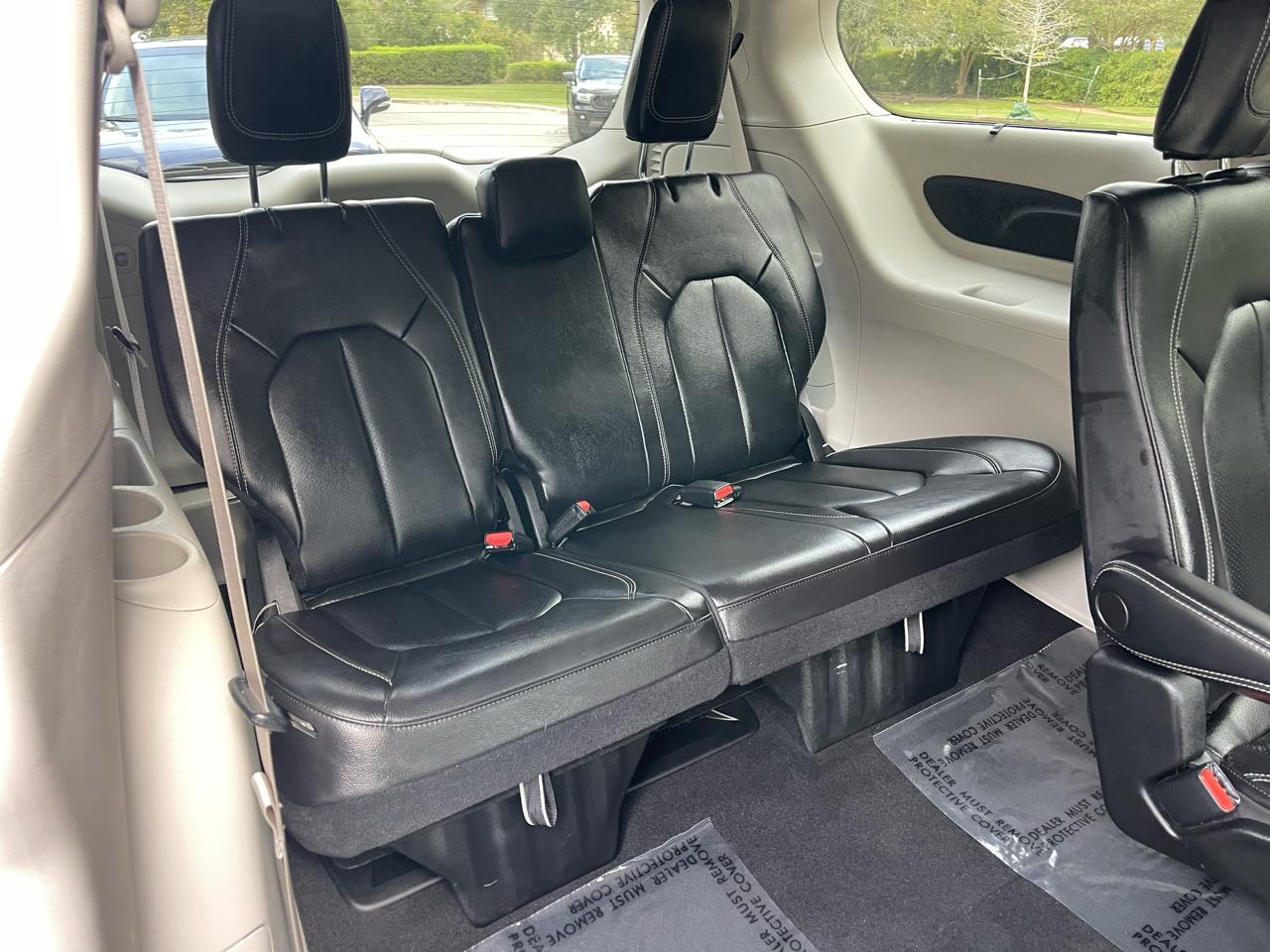 Chrysler Pacifica Touring L FWD 2022