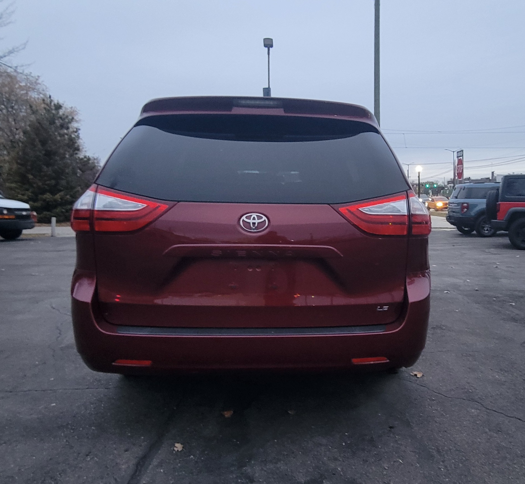 Toyota Sienna  2017