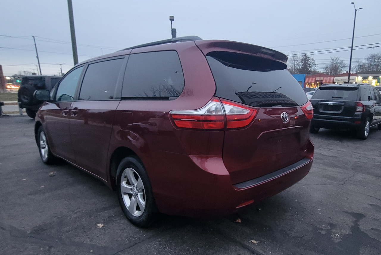 Toyota Sienna  2017