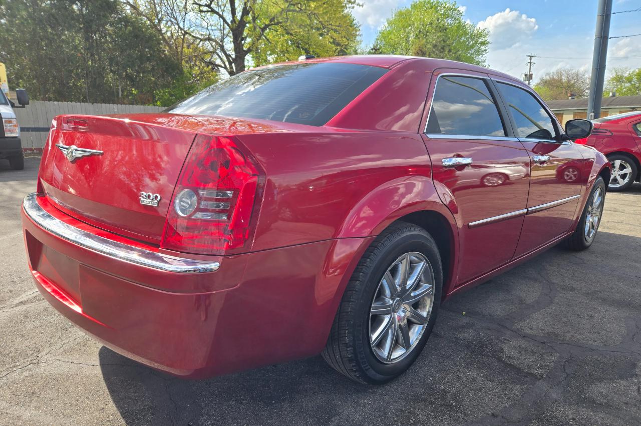 Chrysler 300 4dr Sdn 300 Limited RWD 2010