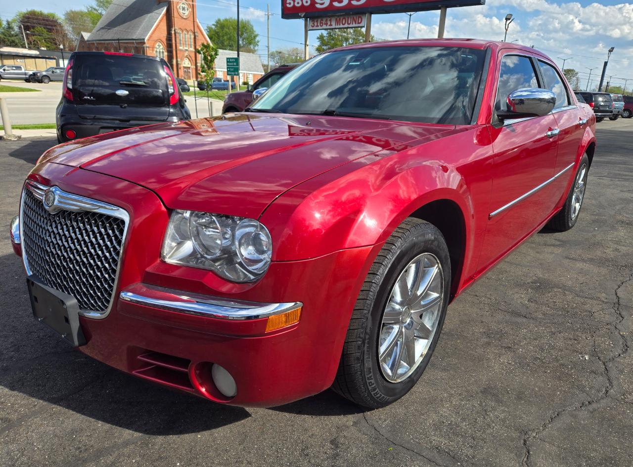 Chrysler 300 4dr Sdn 300 Limited RWD 2010