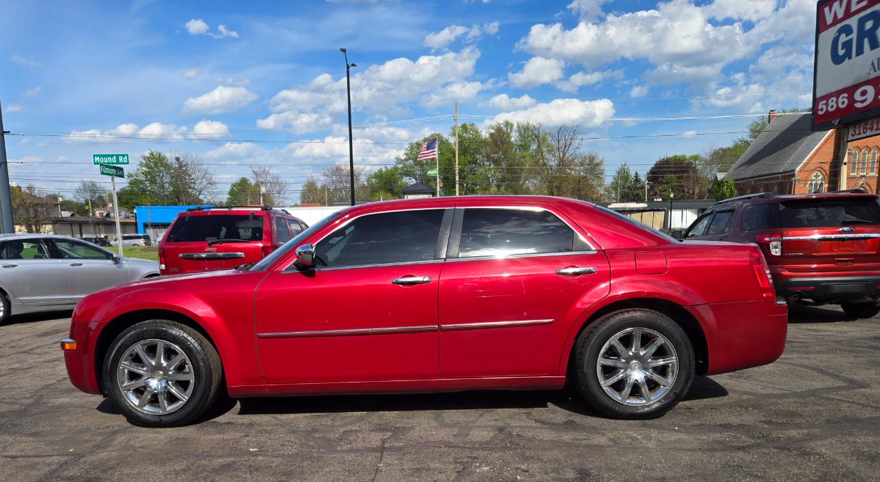 Chrysler 300 4dr Sdn 300 Limited RWD 2010