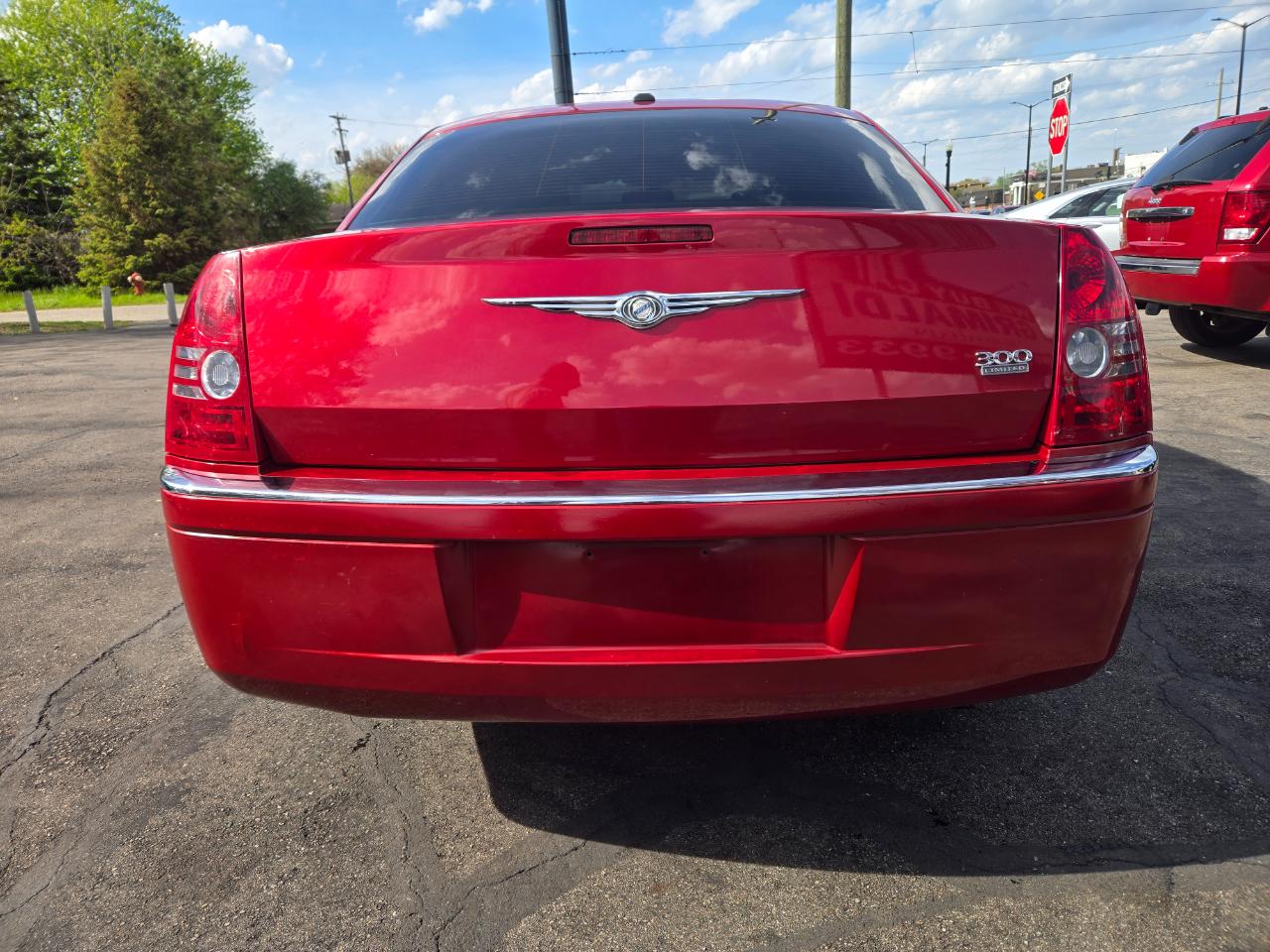 Chrysler 300 4dr Sdn 300 Limited RWD 2010