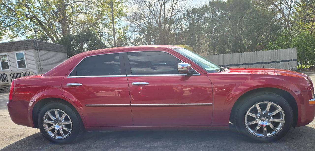 Chrysler 300 4dr Sdn 300 Limited RWD 2010