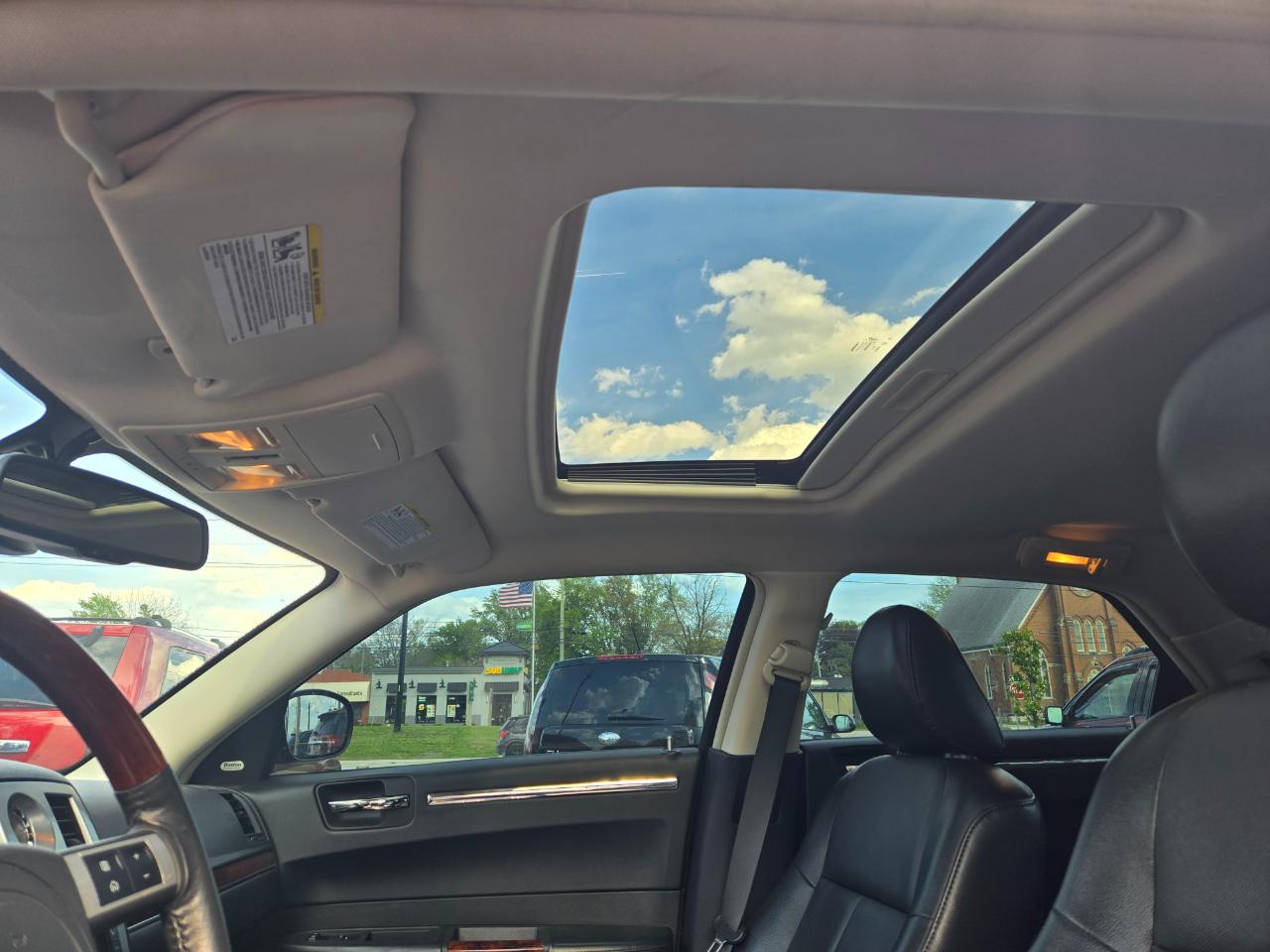 Chrysler 300 4dr Sdn 300 Limited RWD 2010