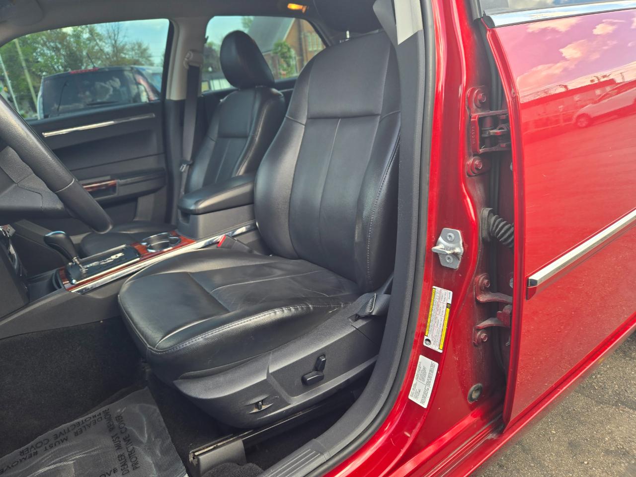 Chrysler 300 4dr Sdn 300 Limited RWD 2010
