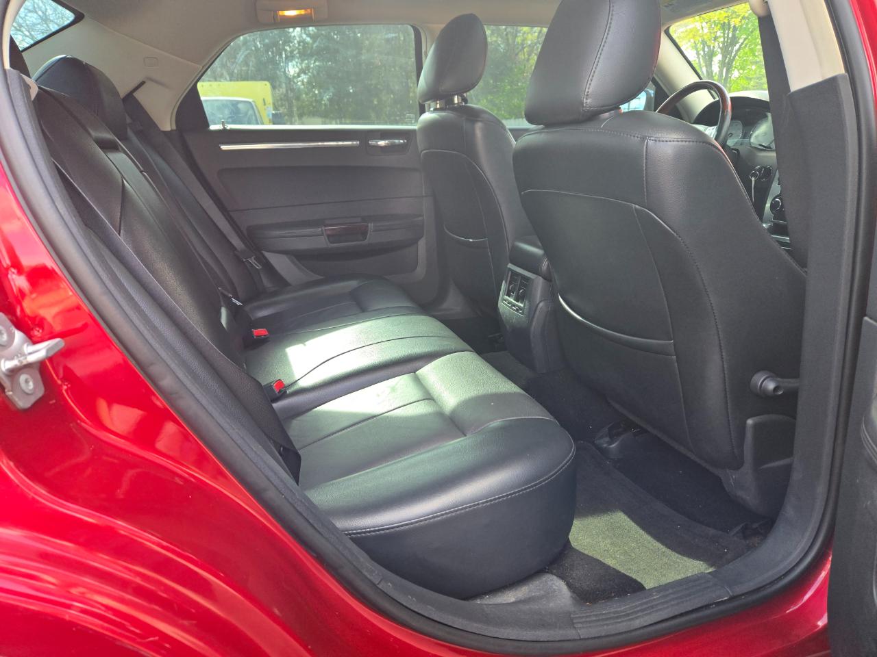 Chrysler 300 4dr Sdn 300 Limited RWD 2010