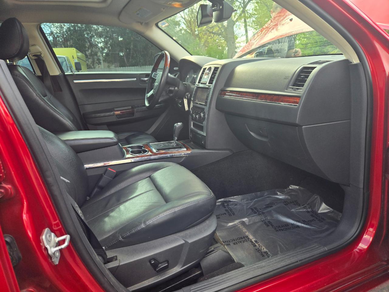 Chrysler 300 4dr Sdn 300 Limited RWD 2010