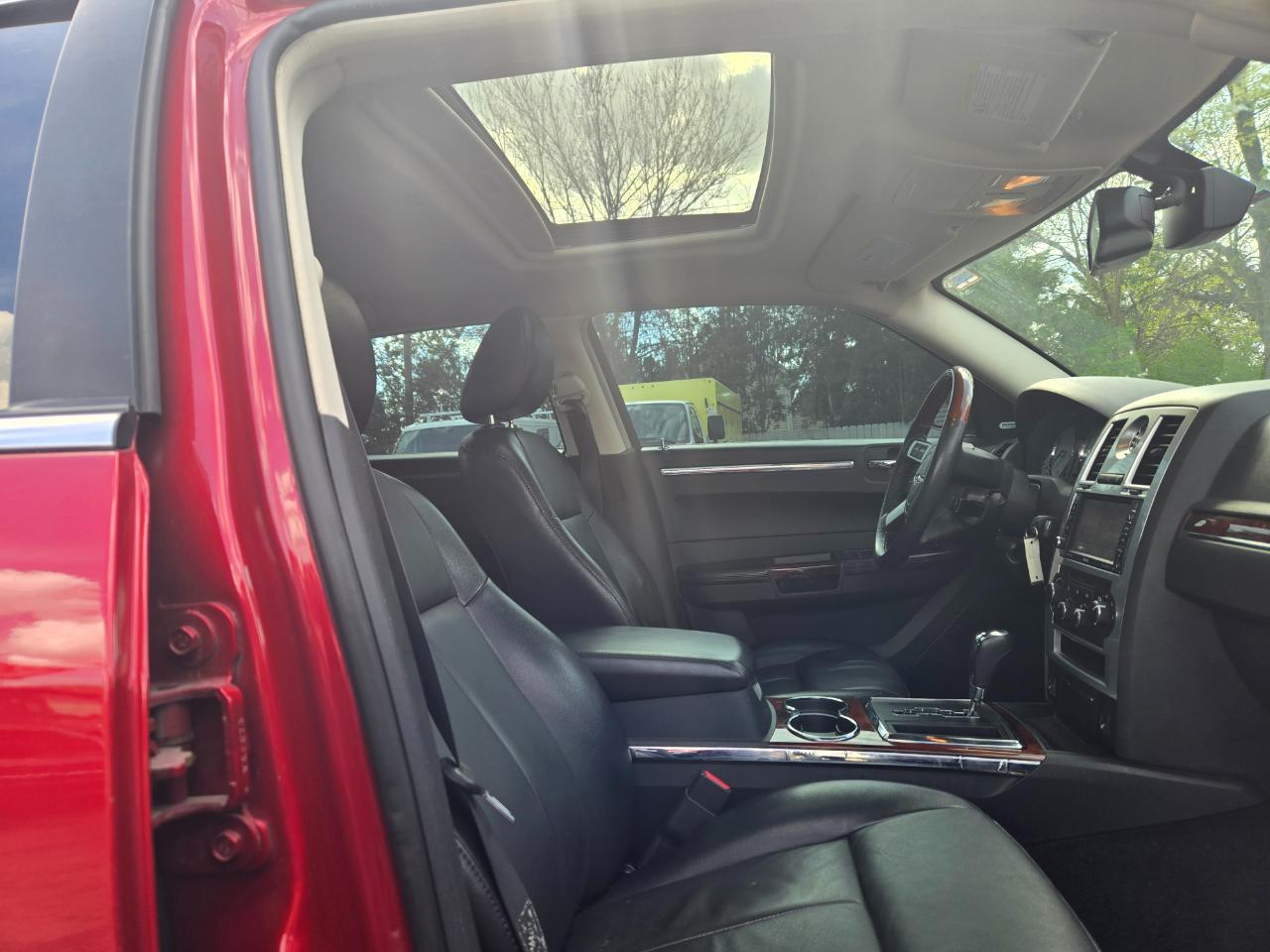 Chrysler 300 4dr Sdn 300 Limited RWD 2010