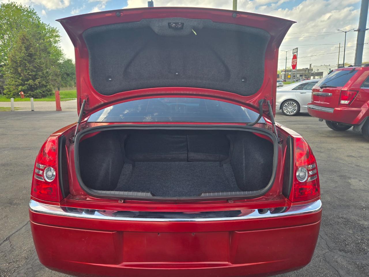 Chrysler 300 4dr Sdn 300 Limited RWD 2010