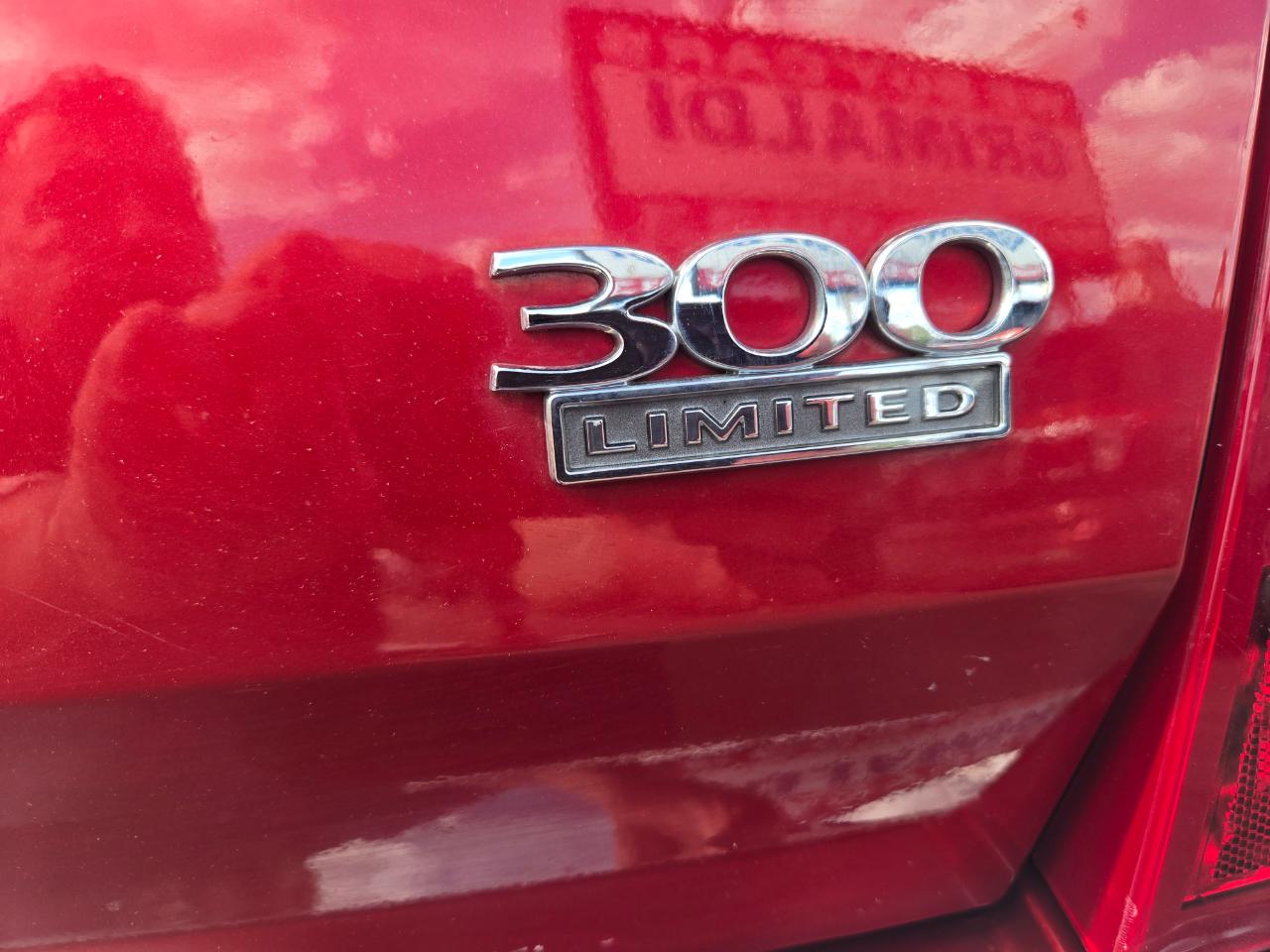 Chrysler 300 4dr Sdn 300 Limited RWD 2010