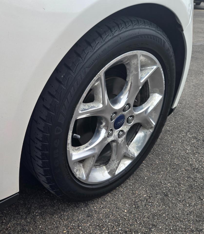 Ford Focus Titanium Hatch 2014