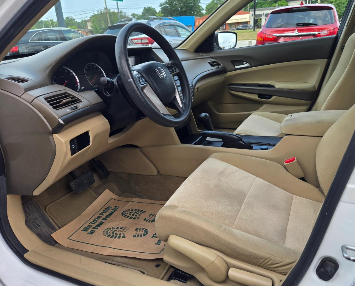 Honda Accord LX sedan AT 2010