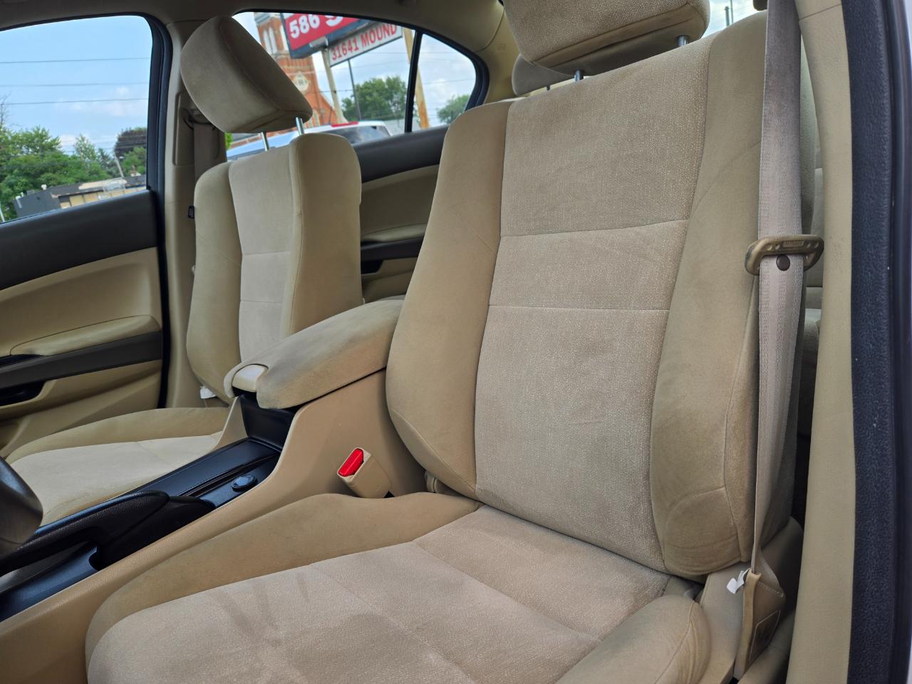 Honda Accord LX sedan AT 2010