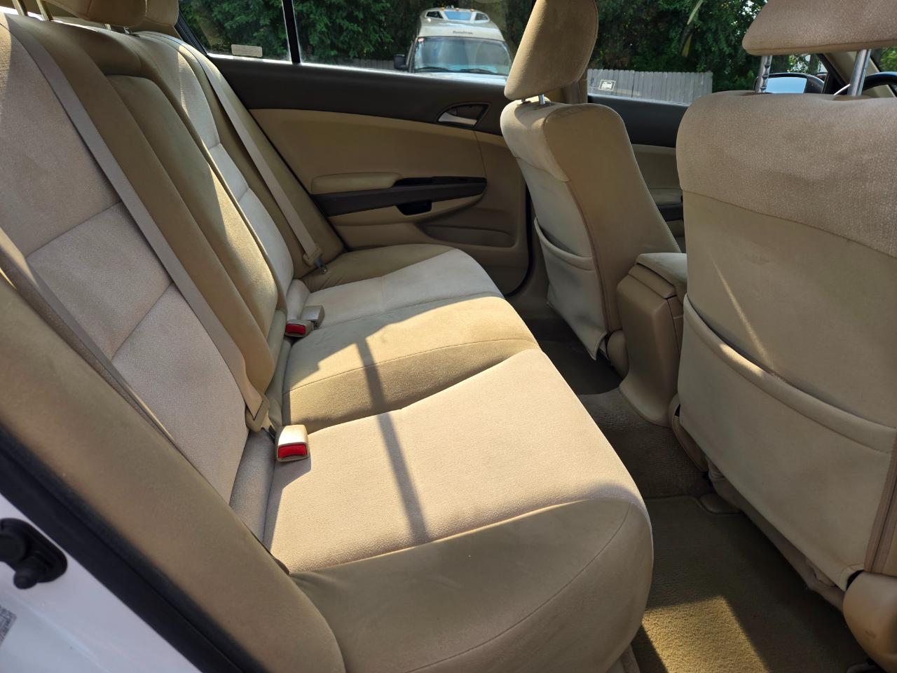Honda Accord LX sedan AT 2010