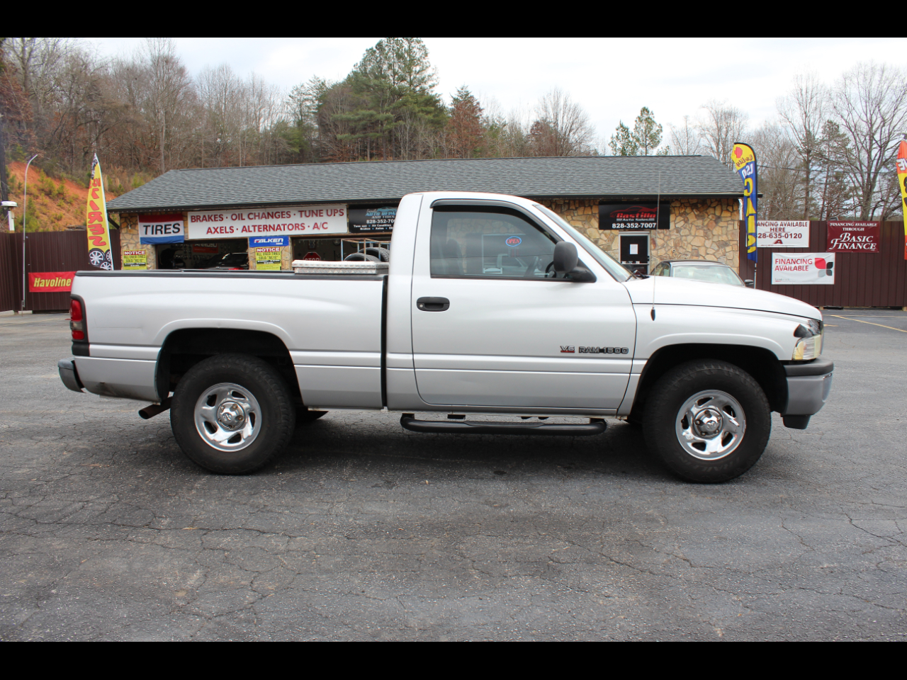 2001 Dodge Ram 1500 WS Reg. Cab Short Bed 2WD