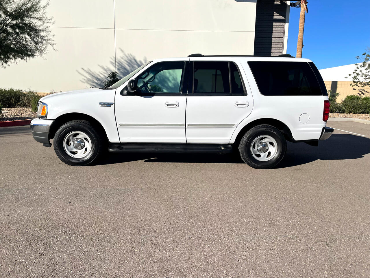 Ford Expedition 119" WB XLT 2002