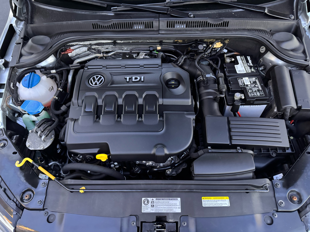Volkswagen Jetta Sedan 4dr DSG 2.0L TDI SE w/Connectivity 2015