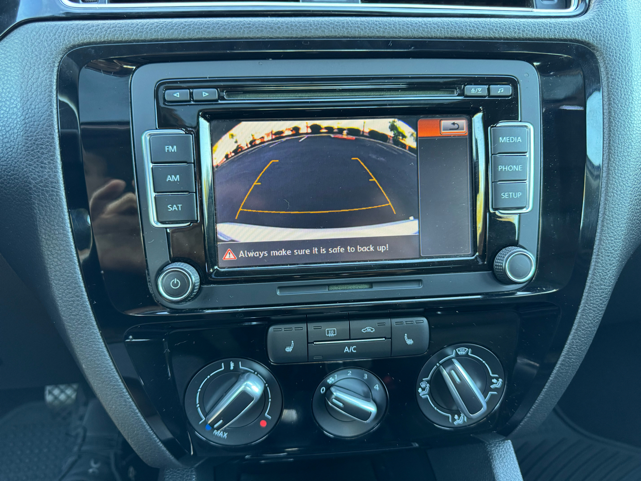 Volkswagen Jetta Sedan 4dr DSG 2.0L TDI SE w/Connectivity 2015